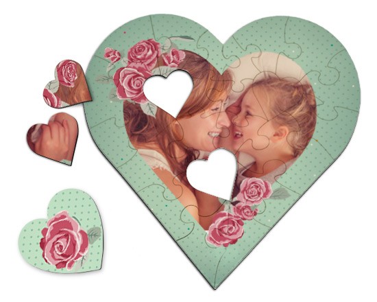 Puzzle cuore con rose e sfondo turchese